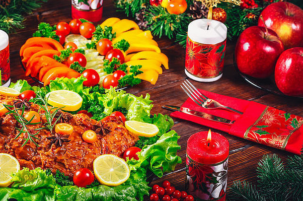 圣诞节表格晚餐时间烤肉蜡烛一年装饰背景感恩节概念家庭假期美丽的美食