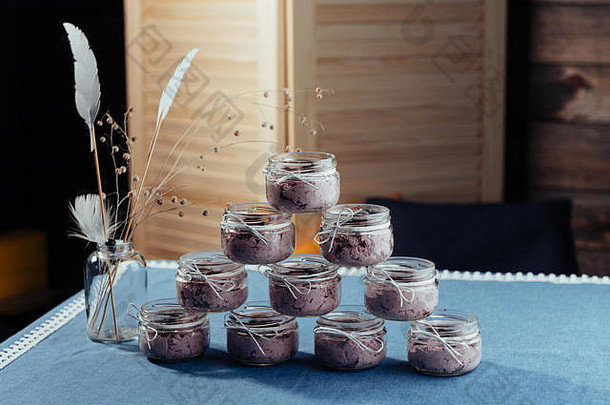蓝莓甜点新鲜的浆果玻璃Jar