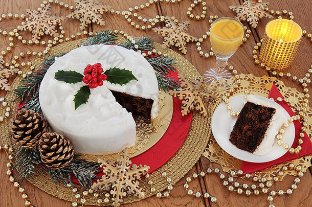 圣诞节蛋糕片蛋还冬青浆果蜡烛黄金小玩意雪花装饰珠链