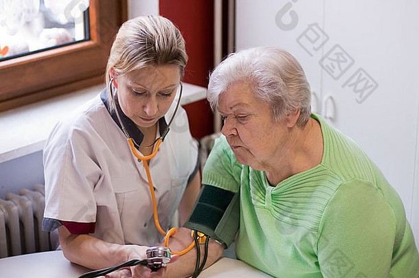 护士使首页访问测量血压力
