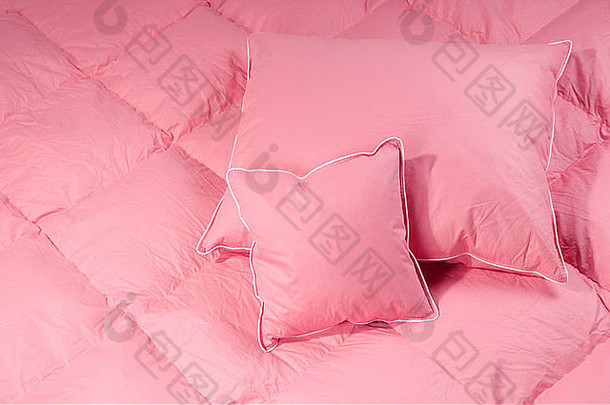 粉红色的棉花绒毛枕头大羽绒被