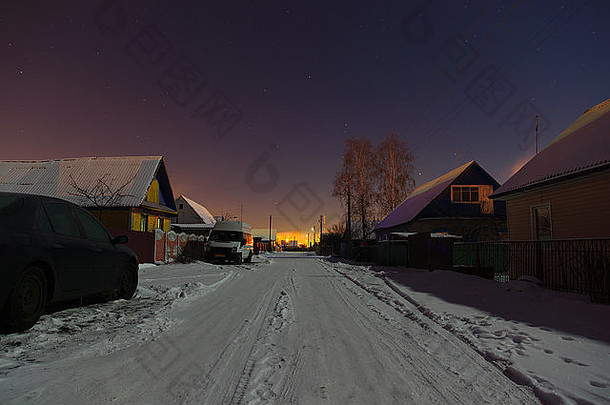 冬日村庄的夜晚繁星依偎在雪地里