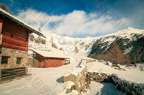 意大利阿尔卑斯山的冬日