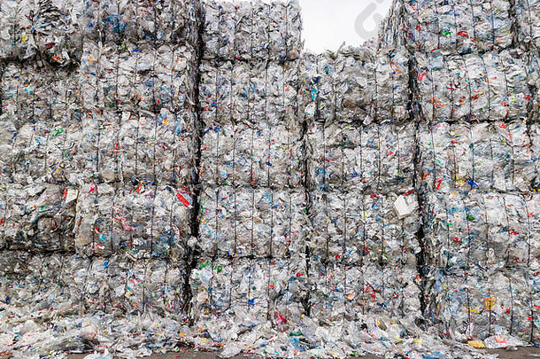 塑料回收中心及其原材料的收集、和转化