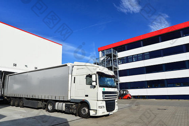 物流货物存储加载卸货货物运输卡车