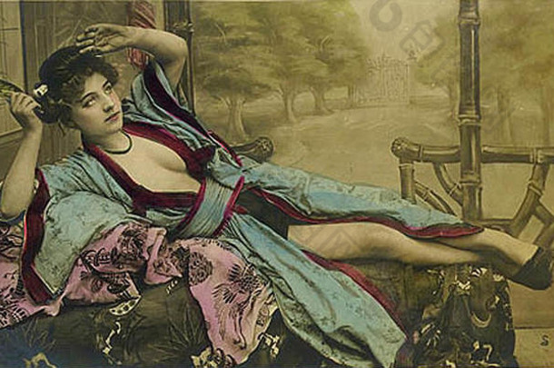 古董维多利亚时代夫人闺房设置摆姿势