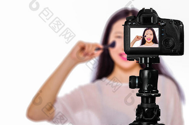 焦点生活视图相机三脚架十几岁的女孩化妆品图像回来屏幕模糊场景背景十几岁的视频博客利夫斯特雷亚