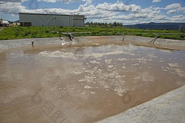 蓄水池利用曝气去除工业废水中的污染物