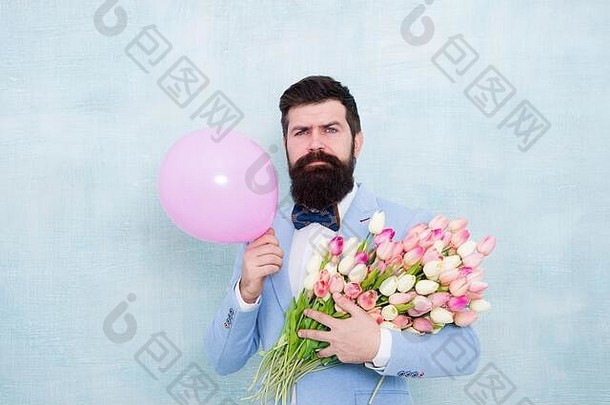 送给配偶的礼物。拿着气球的家伙。生日聚会。留着胡子的男人，带着花束。3月8日。妇女节鲜花。留着胡子的郁金香男人。<strong>春</strong>天的心情。爱情<strong>约会</strong>。礼品花束。
