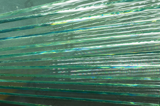块透明的玻璃堆放创建反射