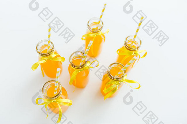 橙色汁玻璃瓶纸吸管