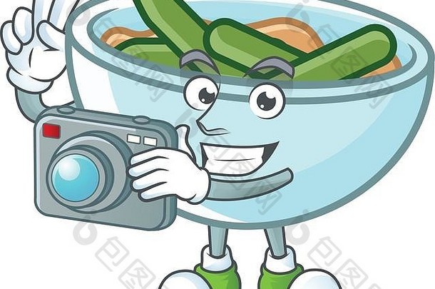 绿色豆子砂锅白色背景摄影师吉祥物