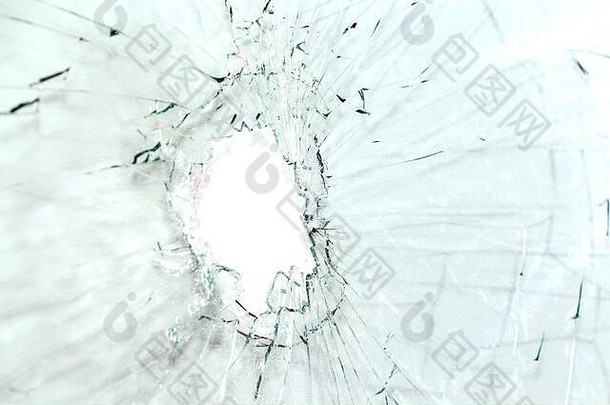 破碎的玻璃，背景是在浅色背景上破碎的玻璃