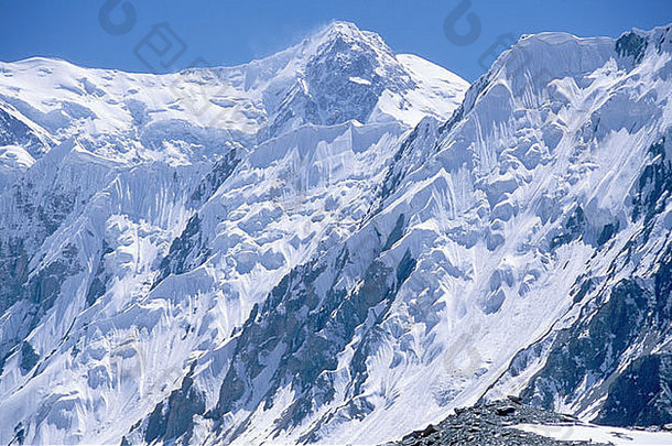 碧波达7439米是天山山脉的最高峰