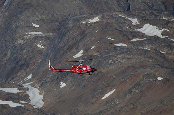 空气格陵兰岛直升机飞行北极圈tasiilaq镇东部格陵兰岛