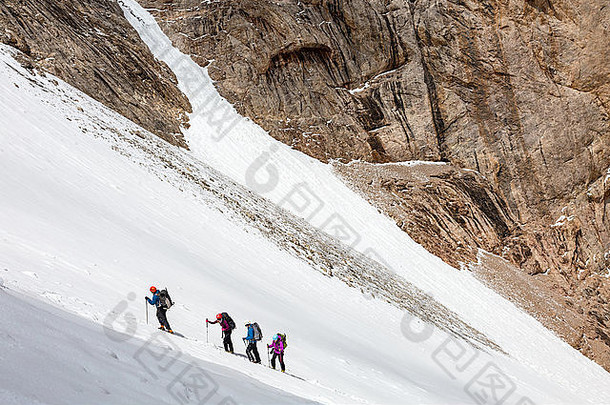 登山者提升冰川