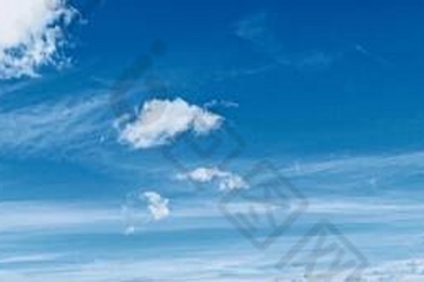 明亮的蓝色的天空云自然环境背景