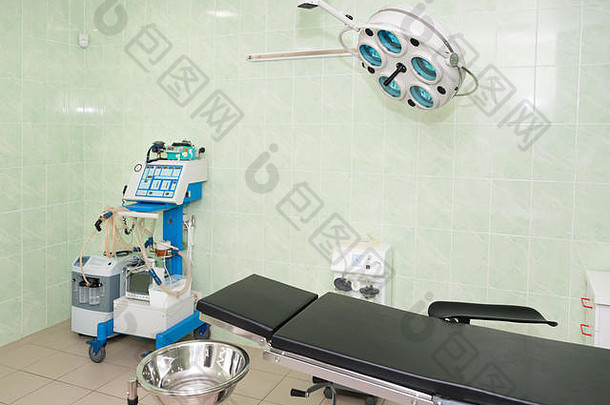 现代手术室的设备和医疗器械。外科手术室是医院的现代化设备。