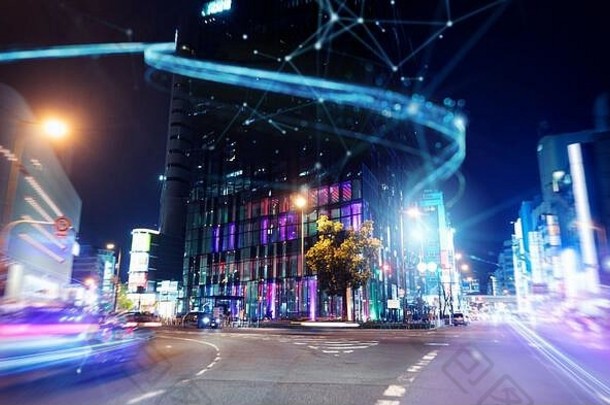 夜间在城市中快速连接。抽象技术背景