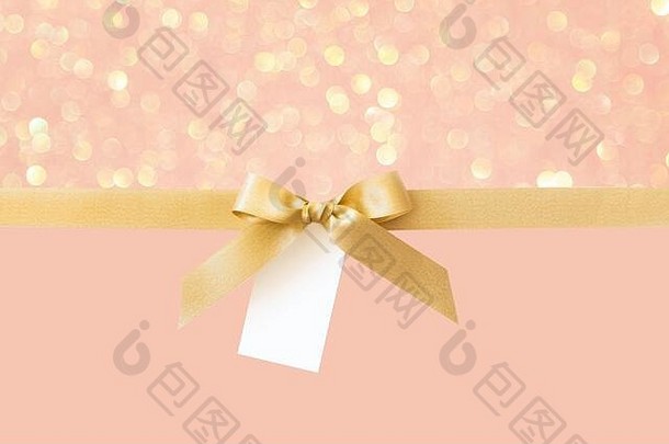 粉色和金色闪亮背景上的金结作为礼物