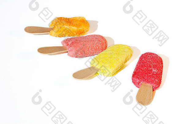 色彩斑斓的糖果形状冰奶油