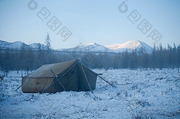 帆布帐篷雪山极端的野营