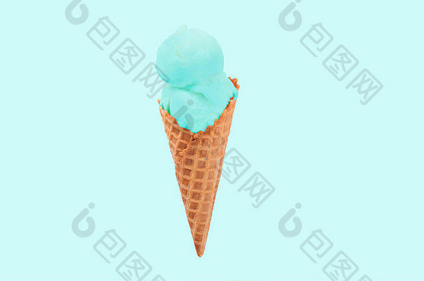 阿月浑子冰淇淋蛋<strong>卷</strong>，绿色淡色蜡笔背景。<strong>威化</strong>杯冰淇淋。