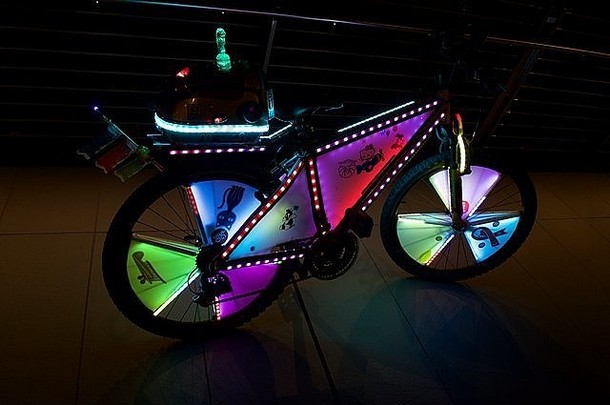 美丽的领导光装饰自行车玛丽娜湾新加坡