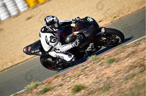 本田CBR600RR摩托车和赛道日