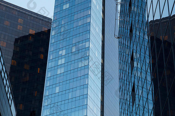 高摩天大楼钢玻璃办公室建筑