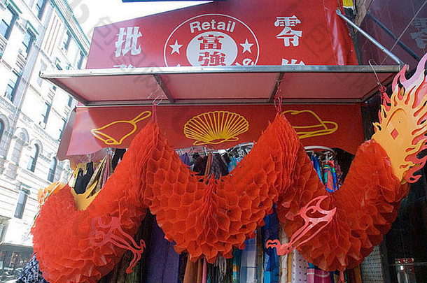 纽约唐人街街头小贩摊上的中国玩具