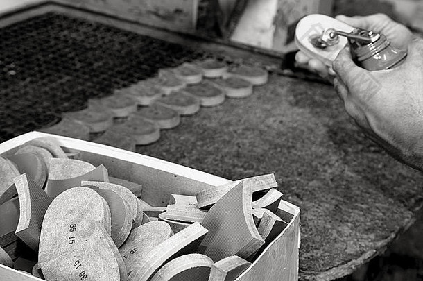 那不勒斯（意大利）-那不勒斯Matedei的传统鞋生产