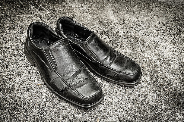 黑色旧鞋