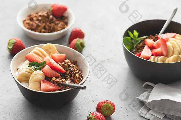 水果格兰诺拉麦<strong>片</strong>酸奶碗早餐早....光概念健康的吃健康的生活方式