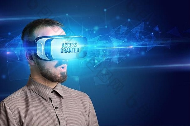 商人通过虚拟现实眼镜观看，并获得访问权题词，网络安全概念