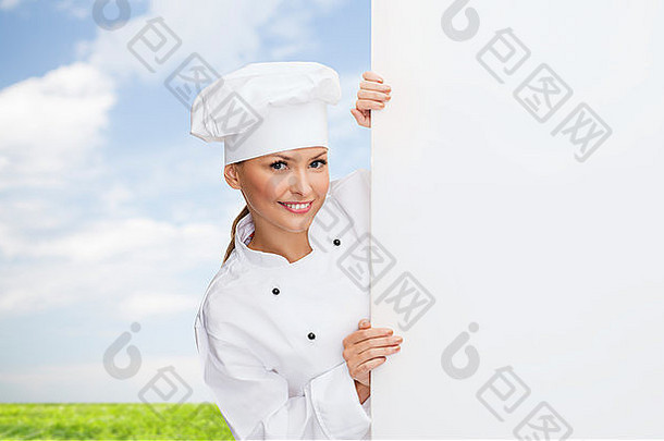 带着白色白板微笑的女厨师