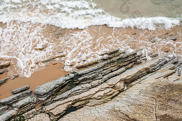 大海和<strong>沙滩</strong>上的岩石