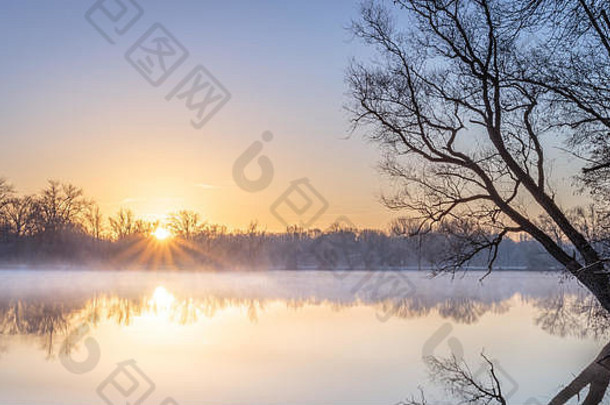 德国下萨克森州冬日早晨的宁静