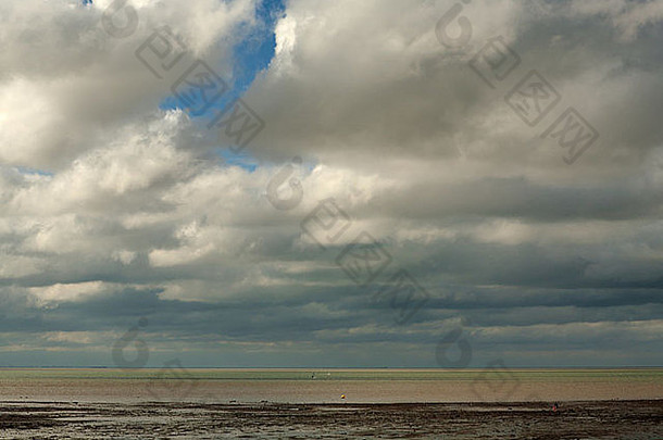 英格兰赫恩湾附近的海滩海边图片