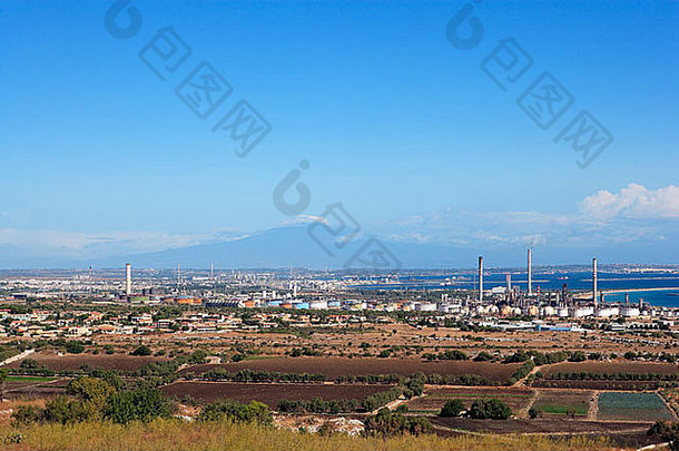 西西里岛埃特纳山石油化工厂