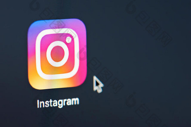 美国纽约—2018年11月15日：设备屏幕上的Instagram图标像素化特写视图