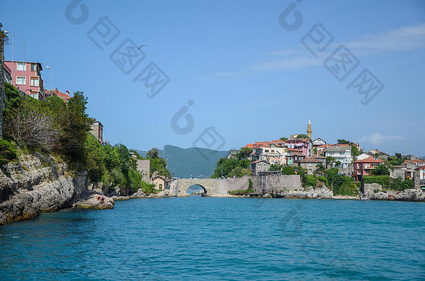 Amasra是土耳其<strong>巴丁</strong>-黑海地区的一个海上度假小镇。每年都有许多国内外游客来访。