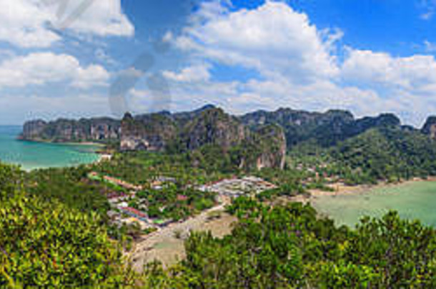全景景观。泰国克拉比雷利斯半岛的山脉、海洋和天空