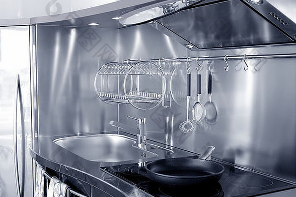 厨房银水槽和陶瓷炉架现代装饰
