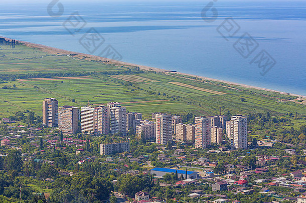 黑海阿布哈兹海岸城镇鸟瞰图
