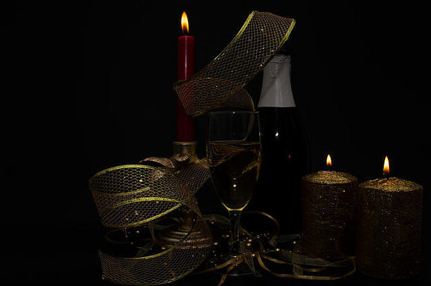 庆祝圣诞节和新年的香槟酒