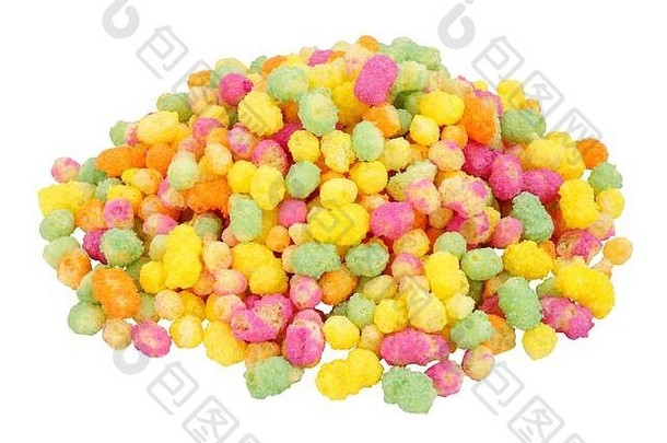 集团彩虹彩色膨化玉米大米糖果孤立的白色背景