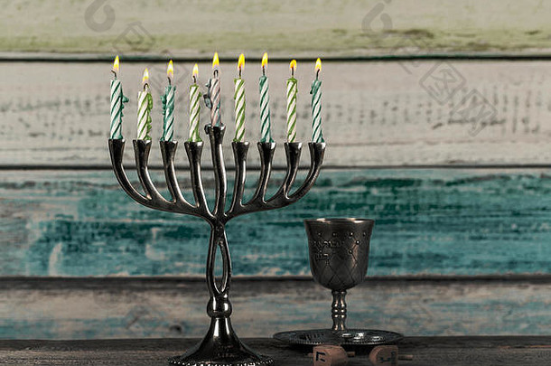 光明节蜡烛象征着犹太节日
