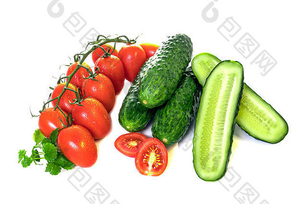白色背景上的蔬菜、黄瓜和西红柿