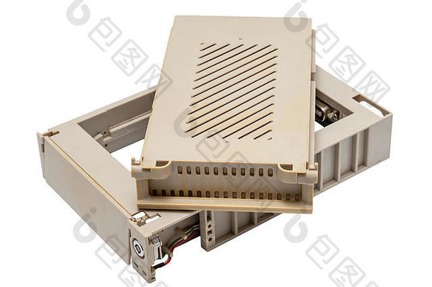 电子集合<strong>移动硬盘</strong>驱动器架内部盒子孤立的白色背景